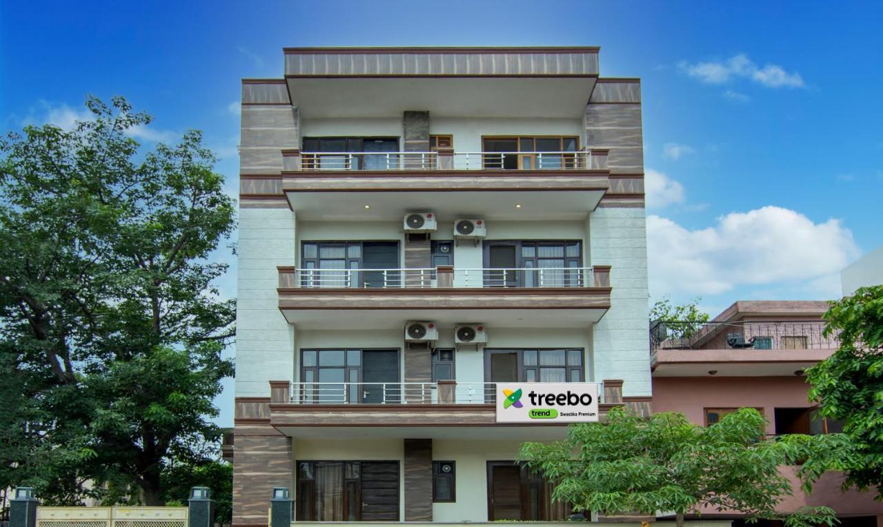 Отель Treebo Swastika Premium Нойда Экстерьер фото